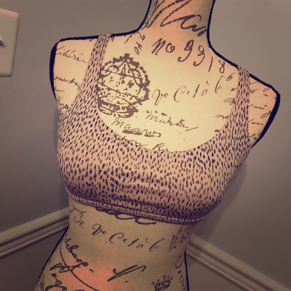 Lululemon sports bra.
